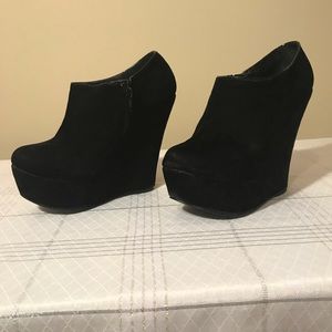 Black platform bootie